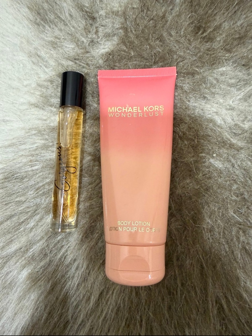 Michael Kors Wonderlust Body Lotion - Pink Peach Gradient